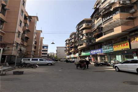 东升龙华园C区3室2厅1卫113㎡精装修81万